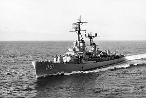 Zerstörer USS Turner Joy in einem Luftbild von 1962