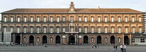 Piazza del Plebiscito mit Palazzo Reale
