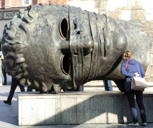 Skulptur Gebundener Eros auf dem Hauptmarkt von Krakau