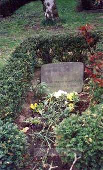 Meinhof-Grab im Juni 2001